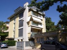 WOHNHAUS IN DER THUILLESTRASSE