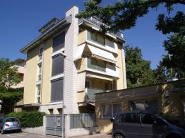 WOHNHAUS IN DER THUILLESTRASSE